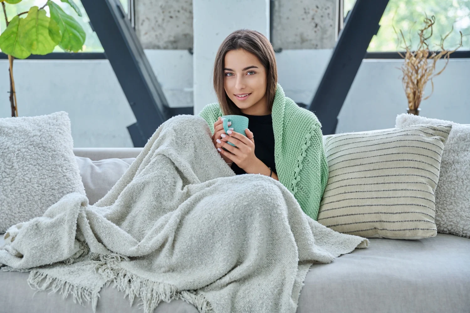Mujer con bienestar interior y autocuidado.